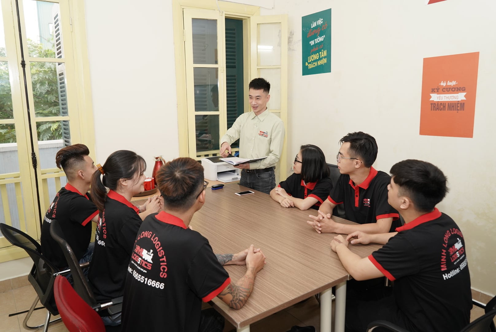 Đội ngũ Minh Long Logistics chuy&ecirc;n vận tải Bắc Nam