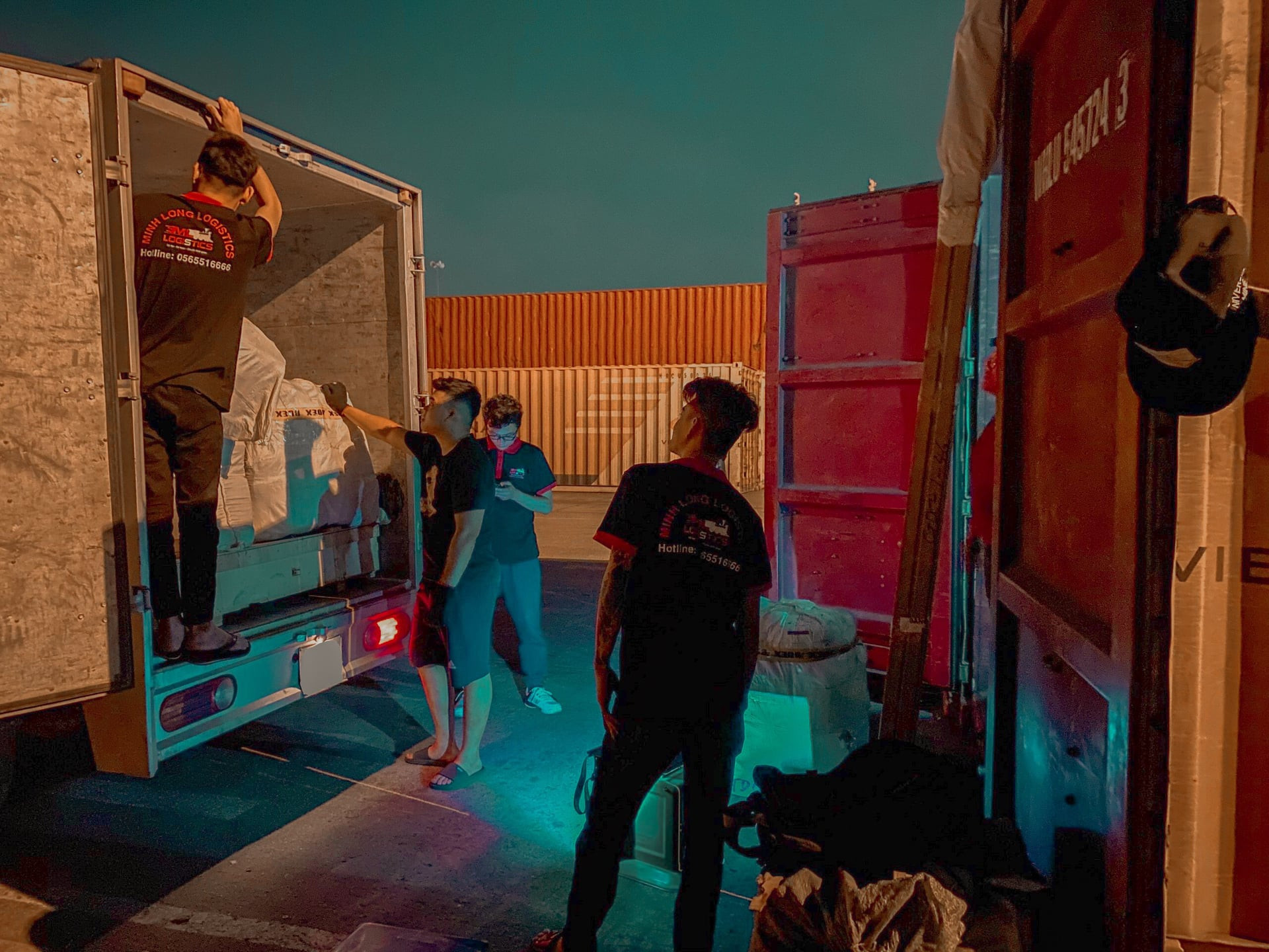 Lựa chọn đơn vị chuyển phát nhanh Hà Nội - Hồ Chí Minh nào tốt nhất?